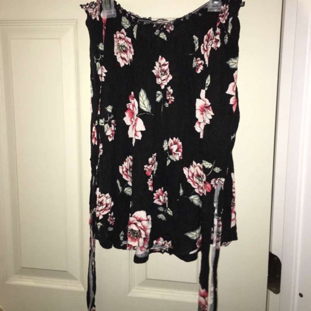 Off the shoulders flower shirt